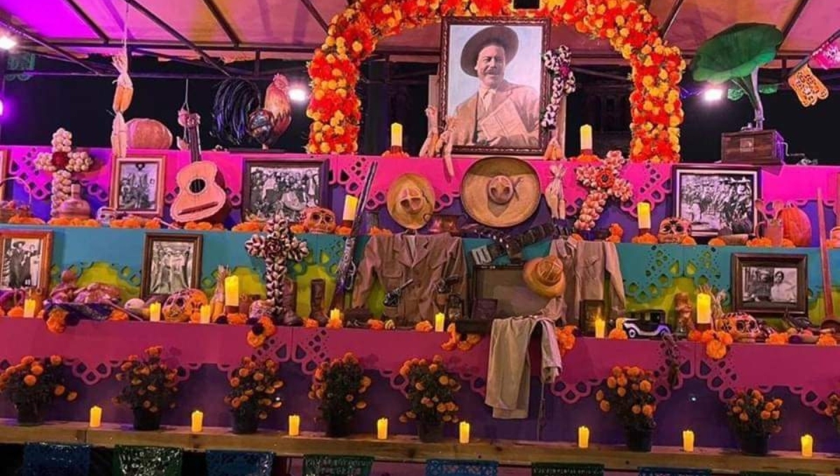 Inauguran mega ofrenda en el Zócalo dedicada a Pancho Villa
