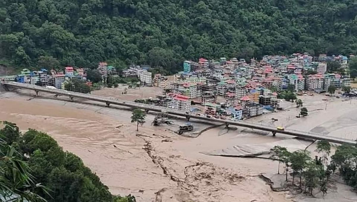 Las fuertes lluvias de los últimos días han causado inundaciones súbitas en la región de Sikkim, al norte de India, dónde varias presas han colapsado