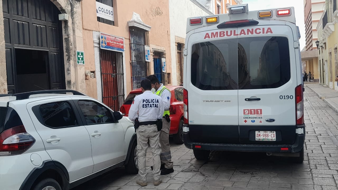 Estudiante se desmaya dentro del Instituto Campechano