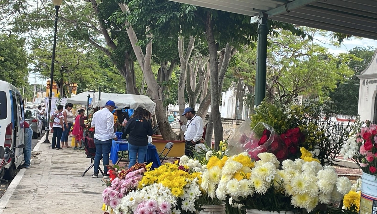 Desde muy temprano se pudo ver la presencia de familiares en los cementerios de Mérida