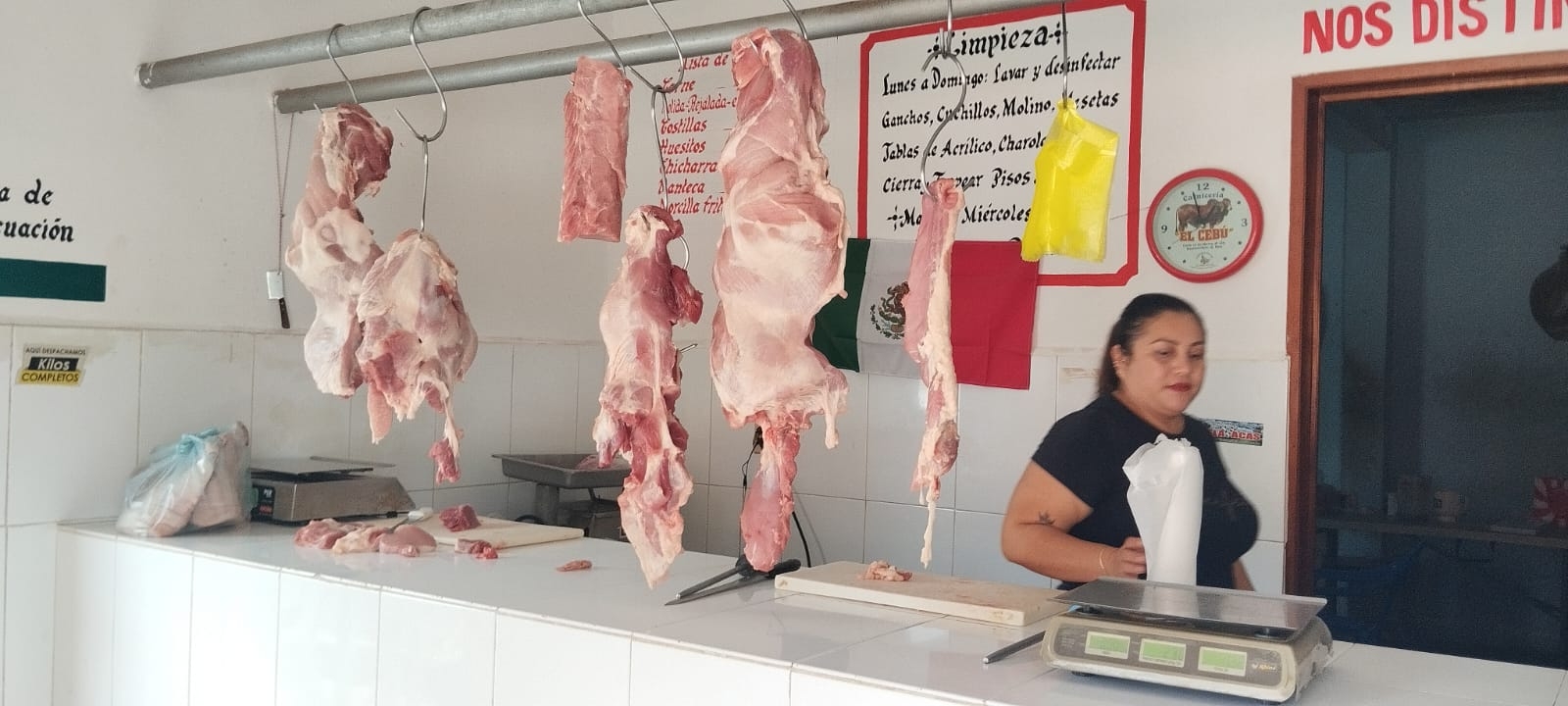 La venta de carne de puerco y pollo es minima estos últimos días