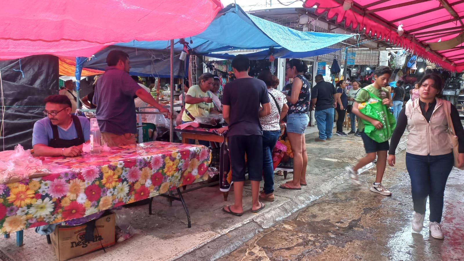 Se registra afluencia regular en las compras de Día de Muertos