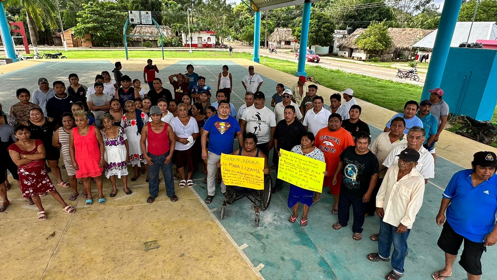 Habitantes de Felipe Carrillo Puerto se manifiestan contra la CFE