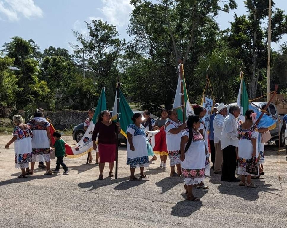 LOS nombres propios de las comunidades escritas en lengua maya, se van a respetar tal y cual.