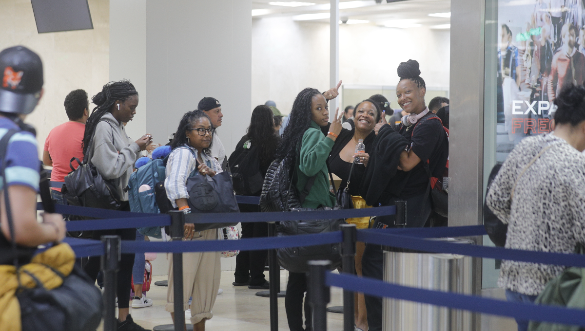 Sudamericanos van por el 'sueño americano' desde el Aeropuerto de Cancún