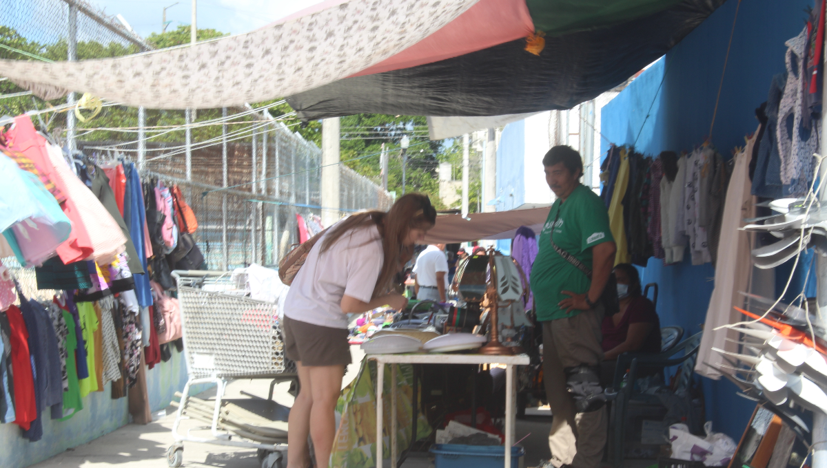 Comerciantes mantienen viva la tradición del tianguis de la colonia Santa Rosa de Mérida