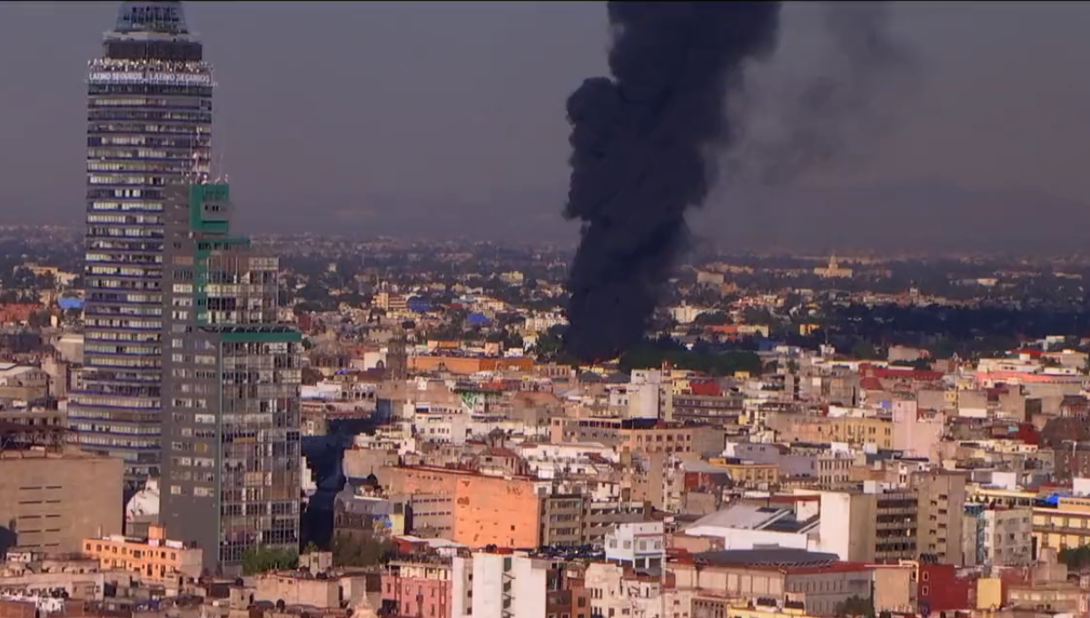 Así se ve el incendio en el Centro Histórico de la CDMX desde distintos puntos de la ciudad