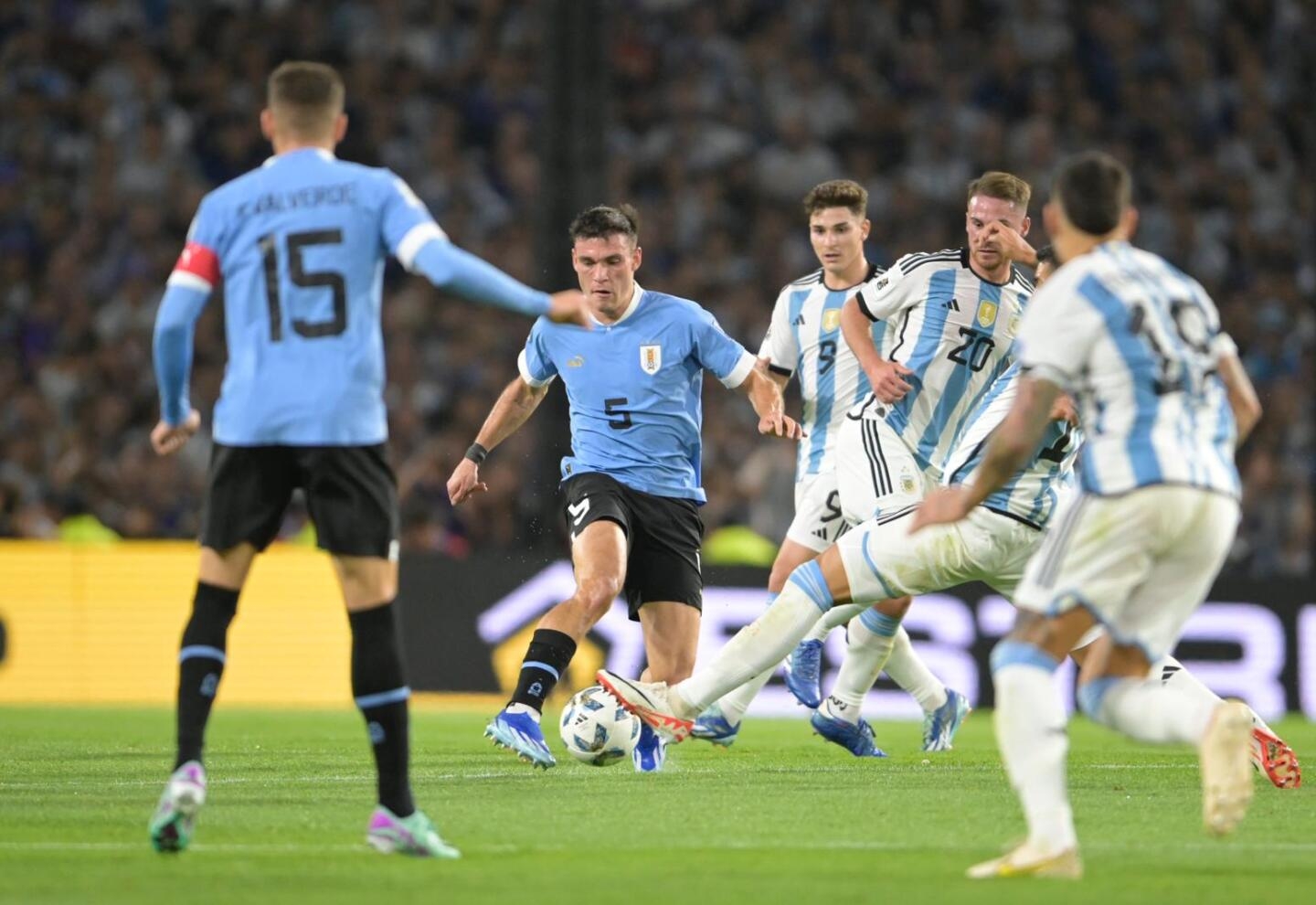 Uruguay logró una nueva victoria en las eliminatorias de Conmebol, ahora ante Argentina
