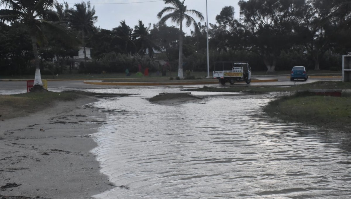 Cerca de las 5 de la tarde del miércoles comenzaron a sentirse los fuertes vientos en Ciudad del Carmen