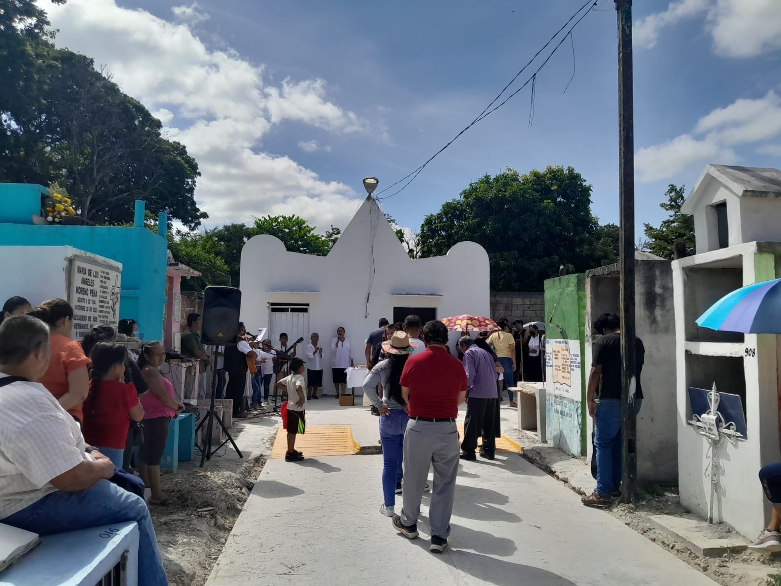 Realizan misas en cementerios de Campeche por el 'Dia de todos los santos'