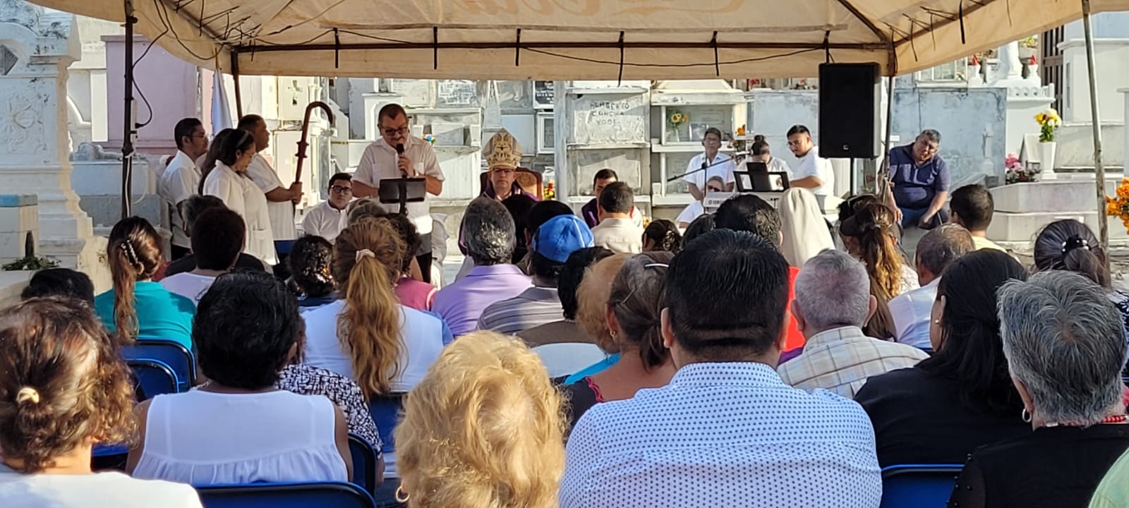 Realizan misa de 'Día de Muertos' en el cementerio de San Román de Campeche: EN VIVO