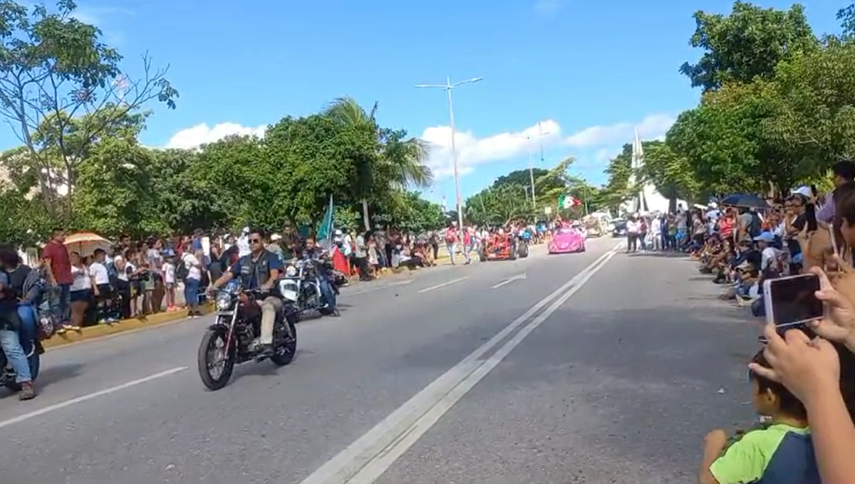 En Cancún, alrededor de 25 mil personas participaron en el desfile de la Revolución Mexicana: VIDEO