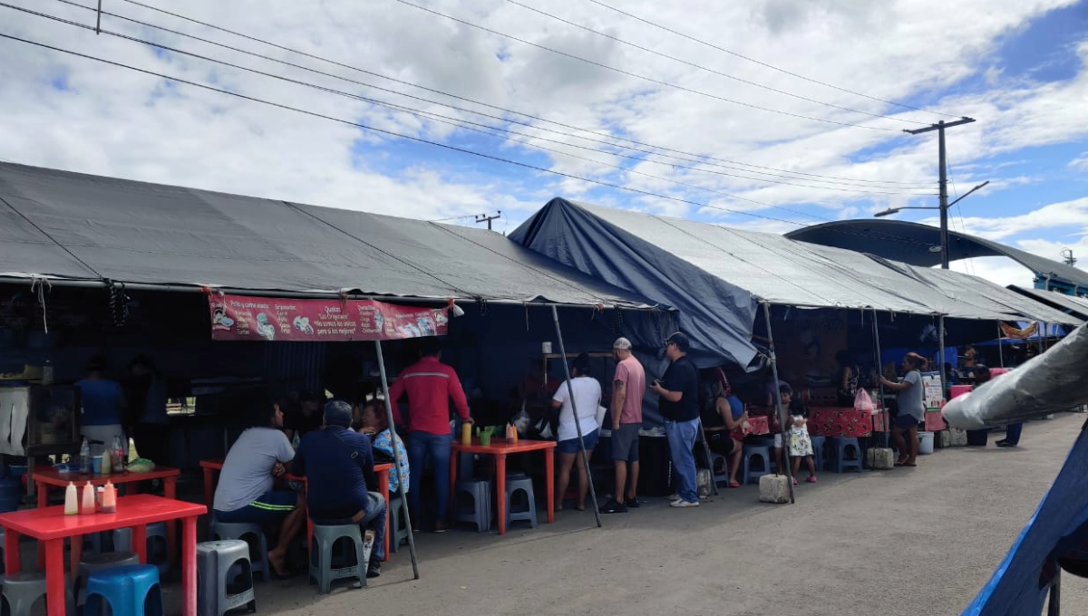 Familias que llegan a comer a algunos de los negocios del lugar se han llevado la desagradable sorpresa que sus autos estacionados en el parque han sido abiertos o dañados.
