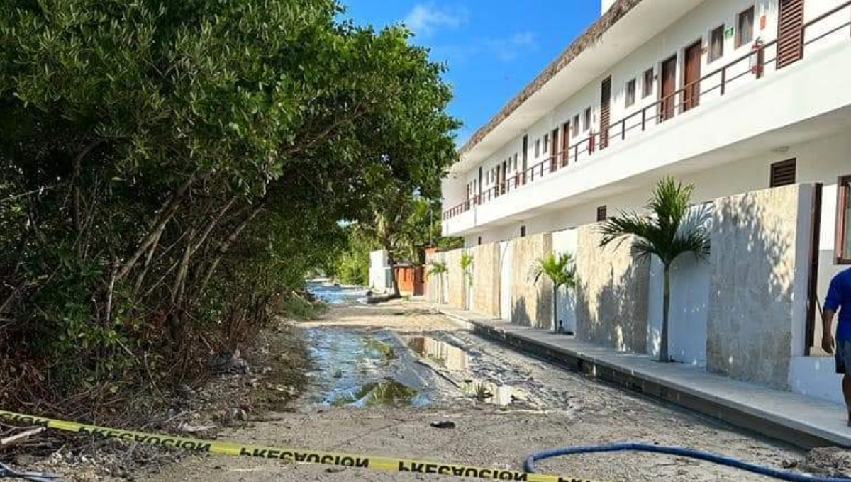 Con bombas de desagüe se han atendido varias calles céntricas de la isla, a fin de dejarlas transitables para residentes y visitantes.