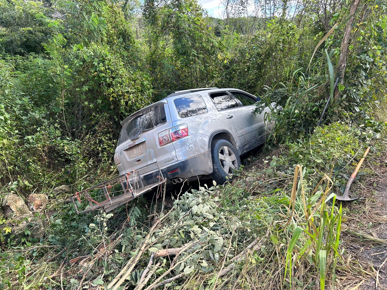 Dos accidentes dejan varios heridos y daños materiales en la carretera Hopelchén-Dzibalchén