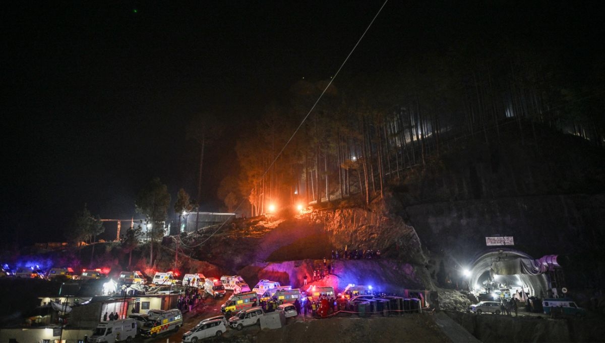 Rescatan en India a 41 trabajadores atrapados en un túnel desde hace 16 días