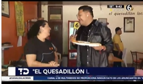 Señora trolea a reportero LGBT tras probar salsa picosa que "es para hombres"