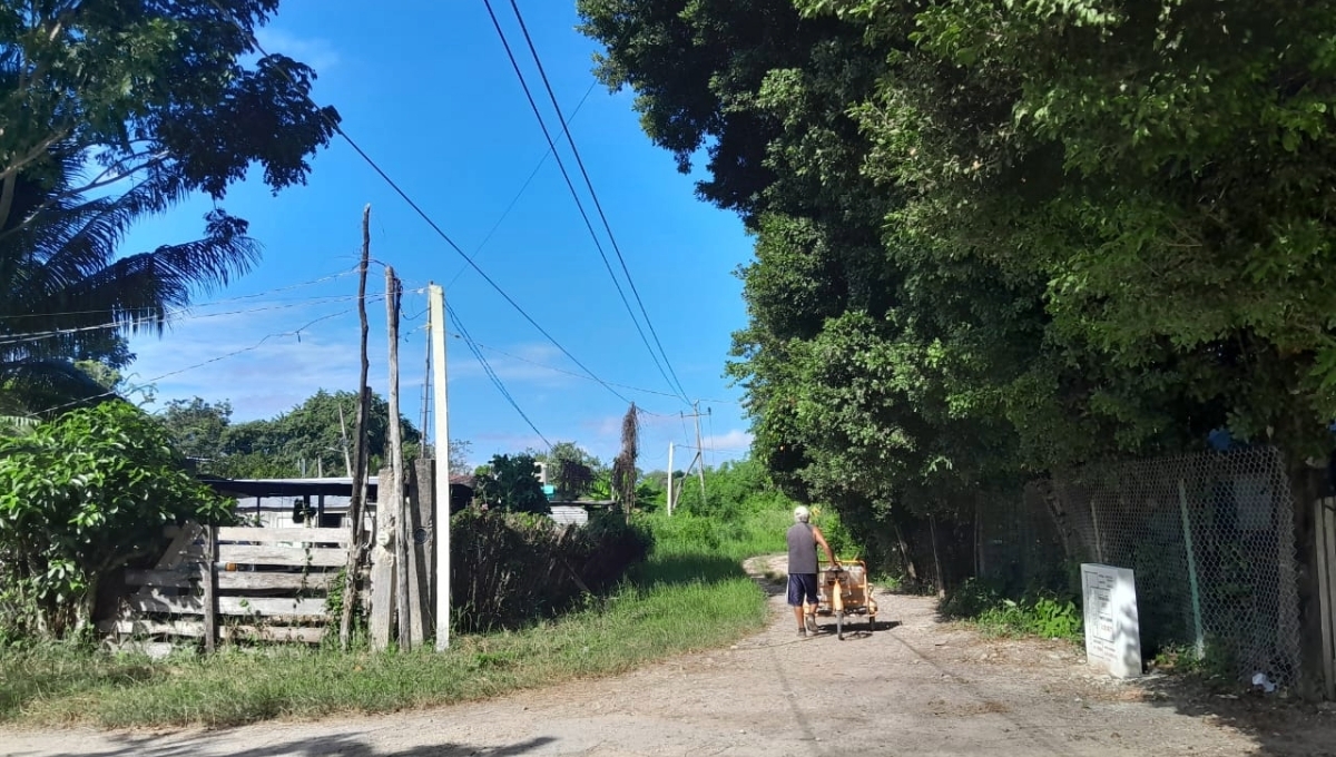 En Escárcega, Campeche, cables de alta tensión caídos, el 'dolor de cabeza' de los vecinos