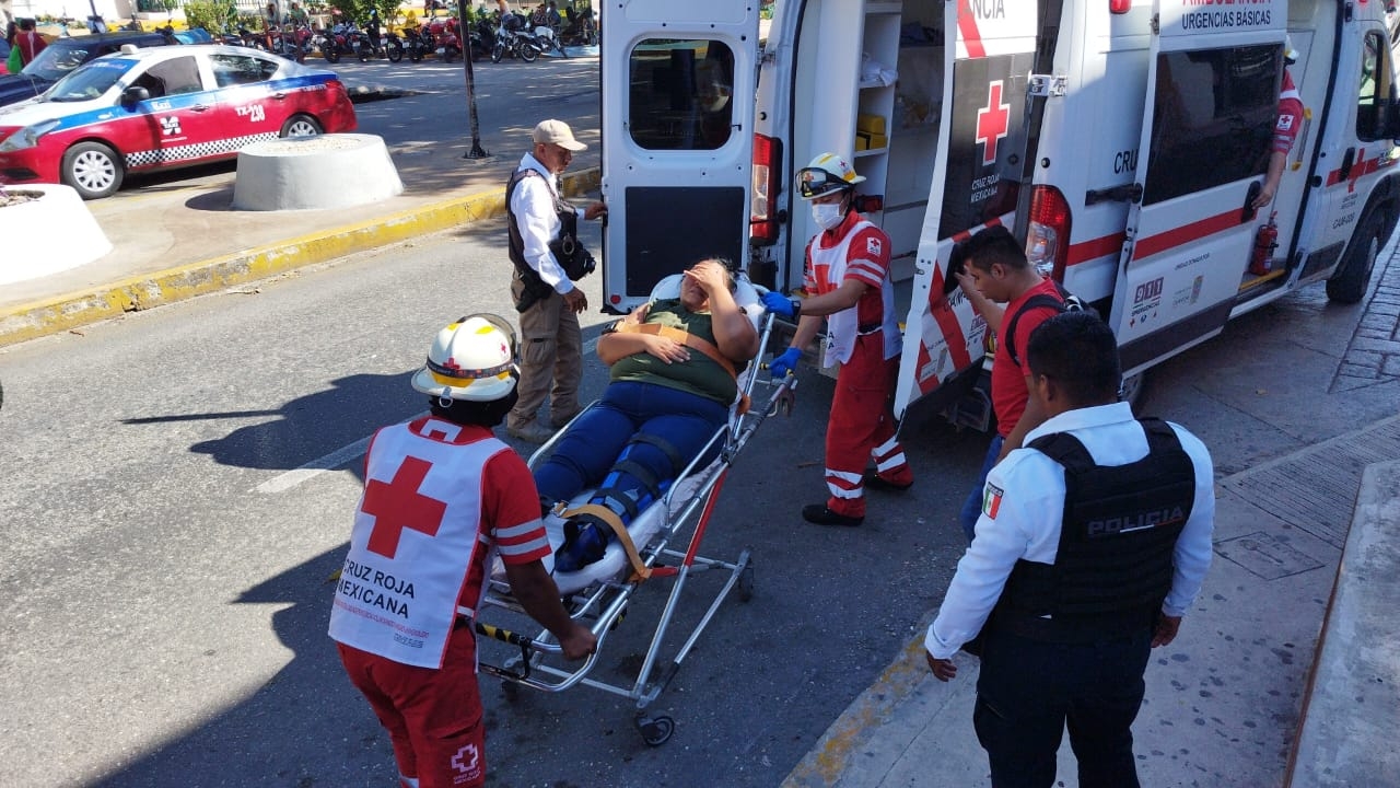 Paramédicos trasladaron a la lesionada a un hospital