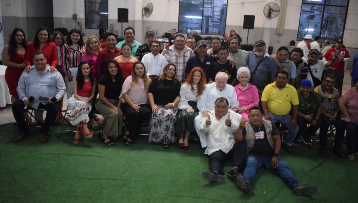Posada Por Esto!: Don Mario Menéndez Rodríguez encabeza celebración decembrina del diario