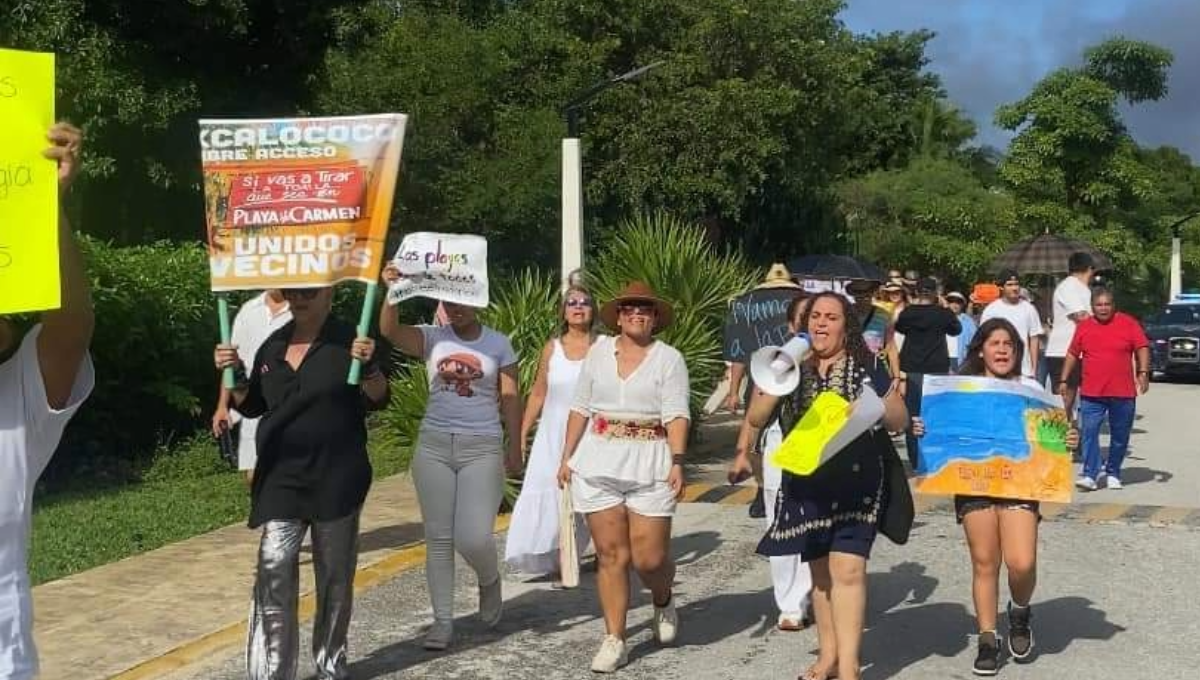 Residentes de Playa del Carmen se manifiestan para impedir cierre de la playa pública