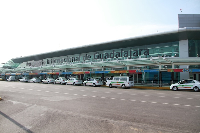 Decomisan casi 600 kilos de droga en el aeropuerto de Guadalajara; iban con destino a Cancún