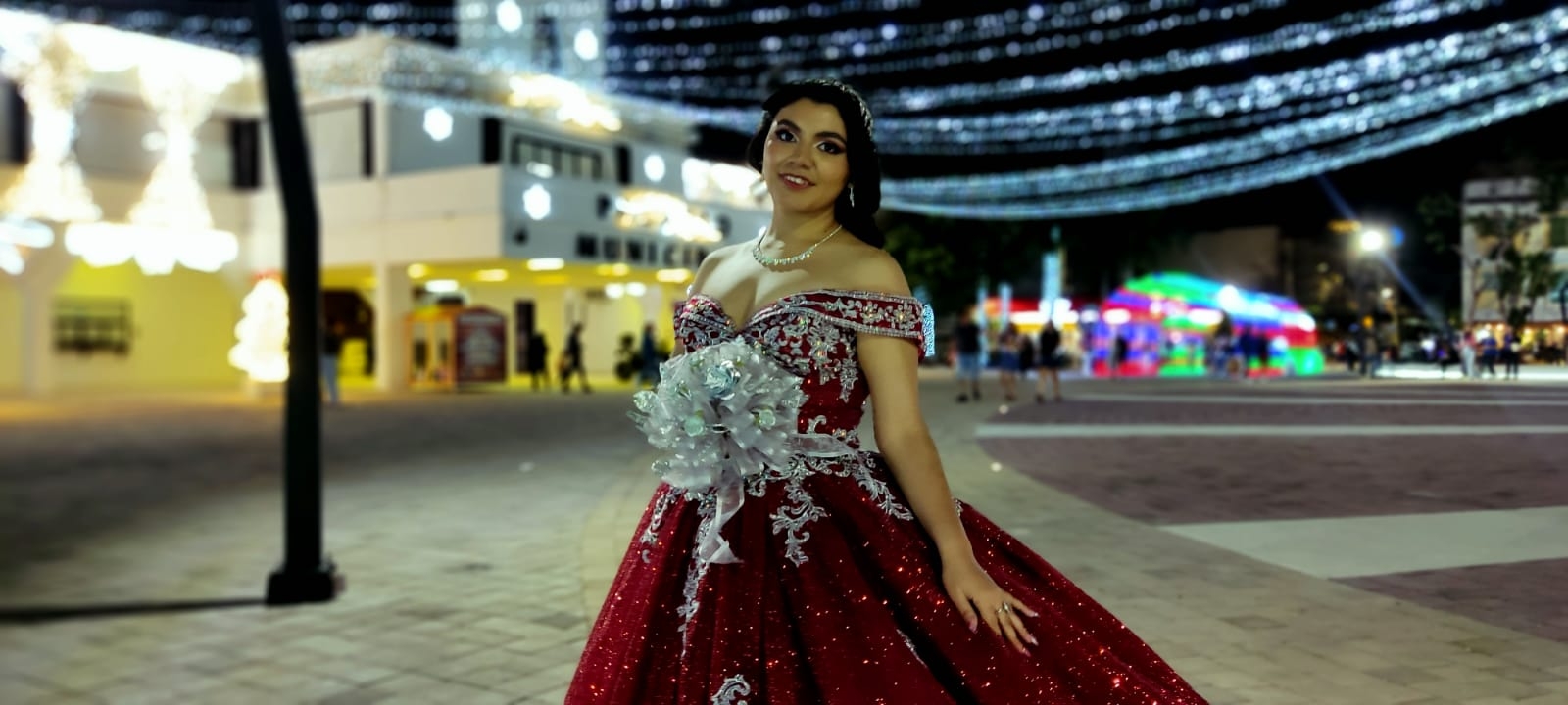 Sayuri Ake, la quinceañera que esperó tres años para celebrar su sueño en Playa del Carmen