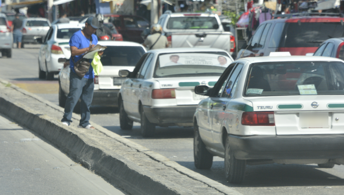 Cancunenses y turistas padecen del casi siempre deficiente servicio, que conductores los brindan según su conveniencia y en unidades en pésimo estado.