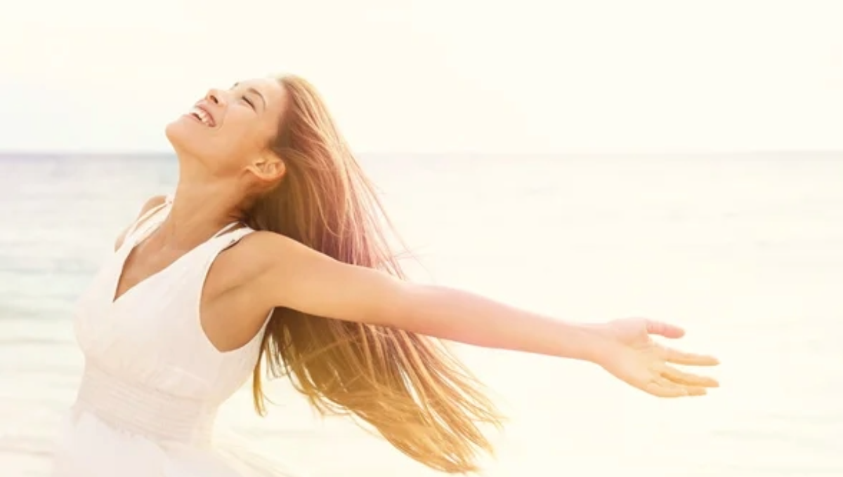 De igual forma, la felicidad se relaciona con el equilibrio mental y corporal en una mujer