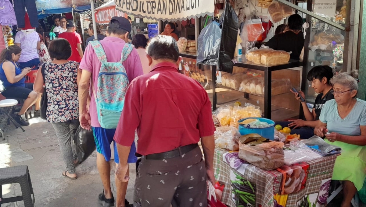 Decenas de campechanos están recorriendo algunas tiendas y comercios