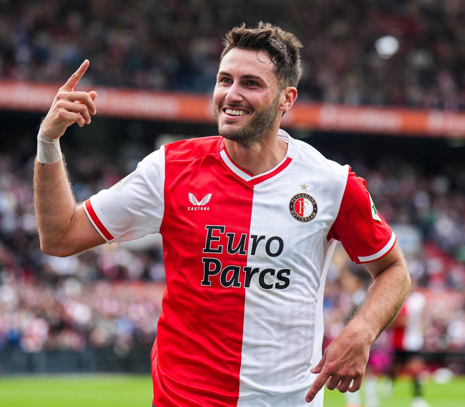 Santiago Giménez, delantero mexicano del Feyenoord, tendrá su propio documental