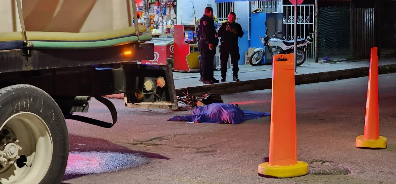 Pipa aplasta y mata a ciclista en Cozumel