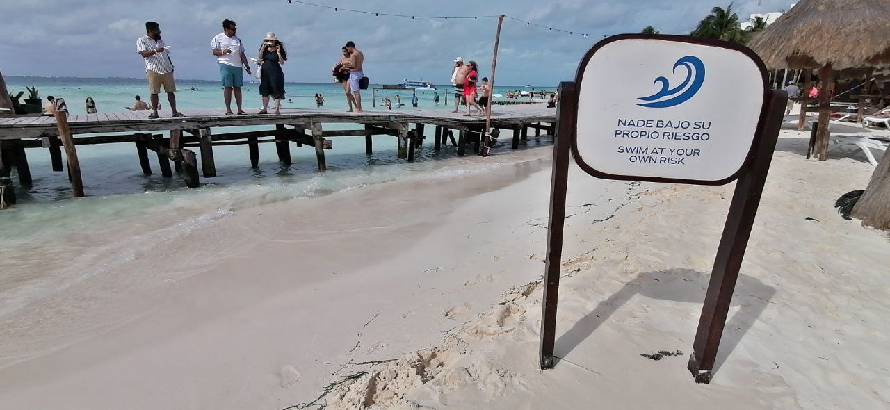 Denuncian omisión de Protección Civil ante la escasez de salvavidas en Isla Mujeres