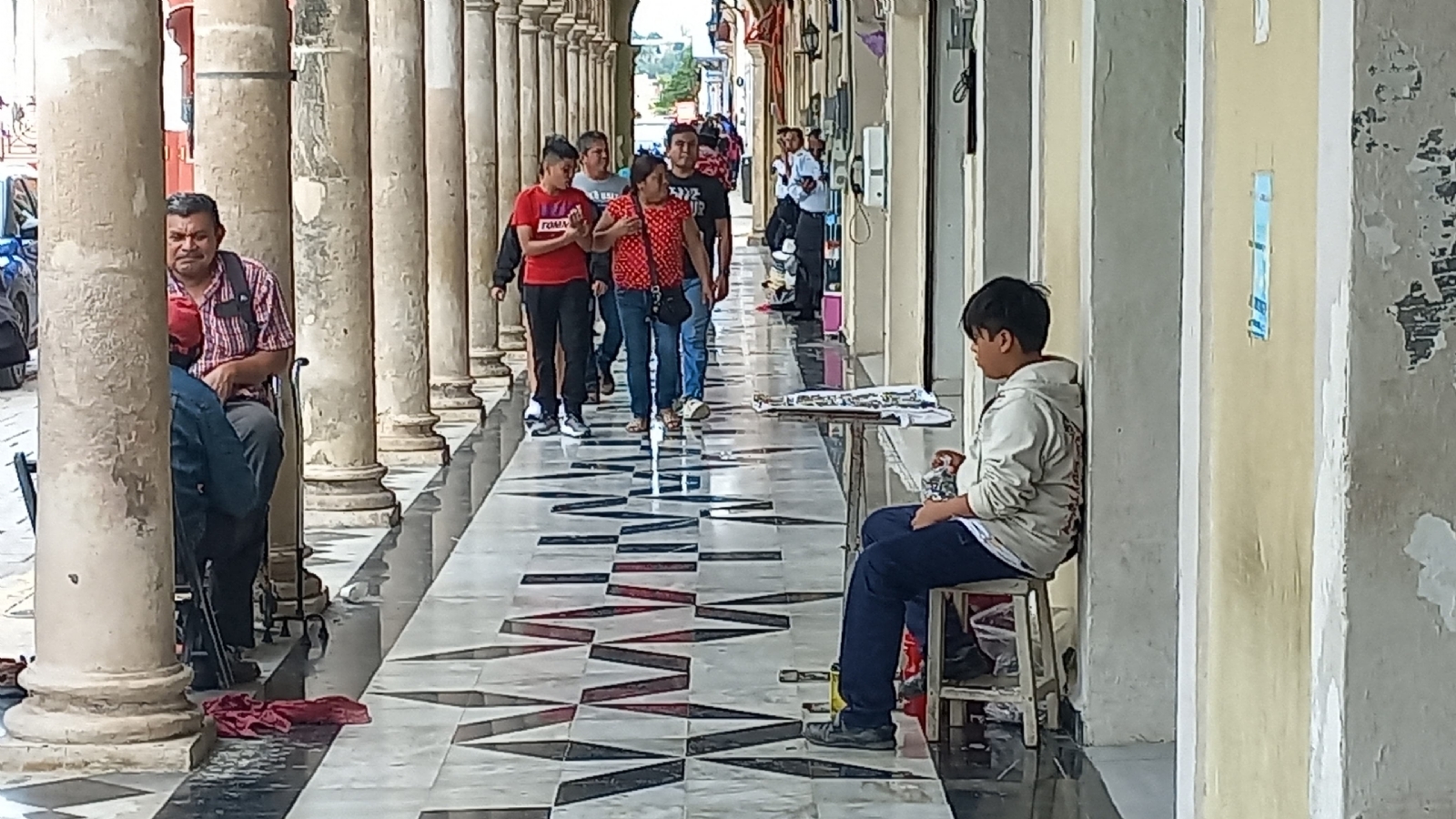 Frente Frío 20 no detiene la movilidad en el Centro Histórico de Campeche: EN VIVO