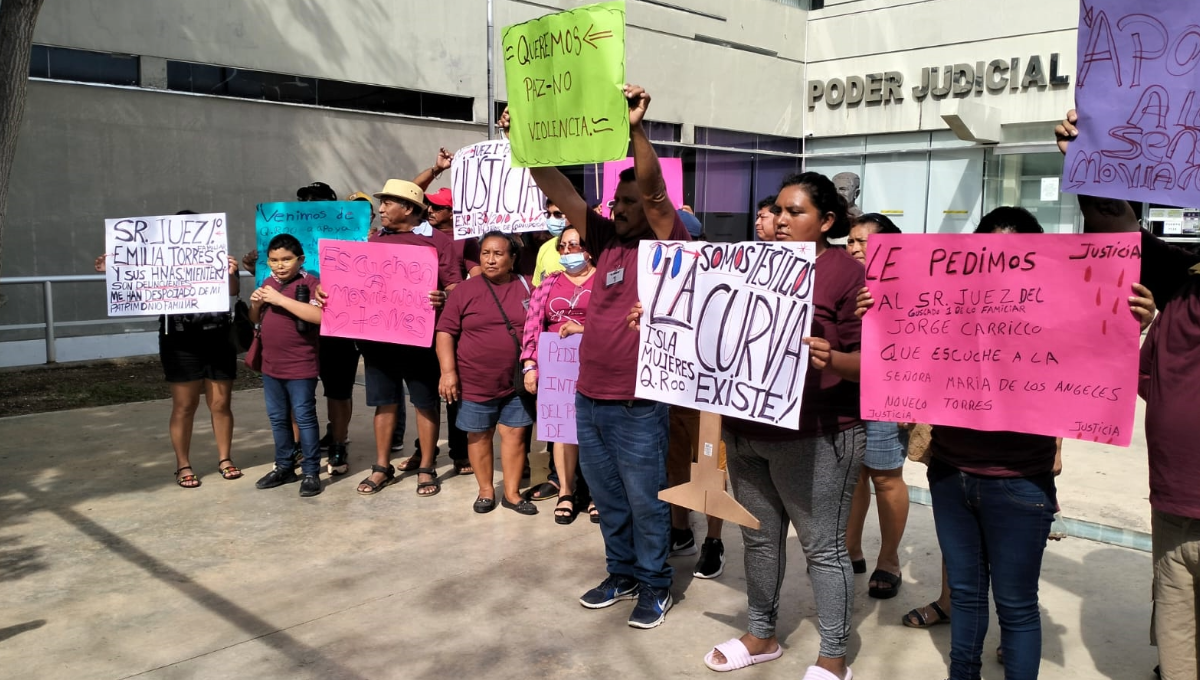 Protestan en Mérida para exigir unos terrenos heredados en Isla Mujeres