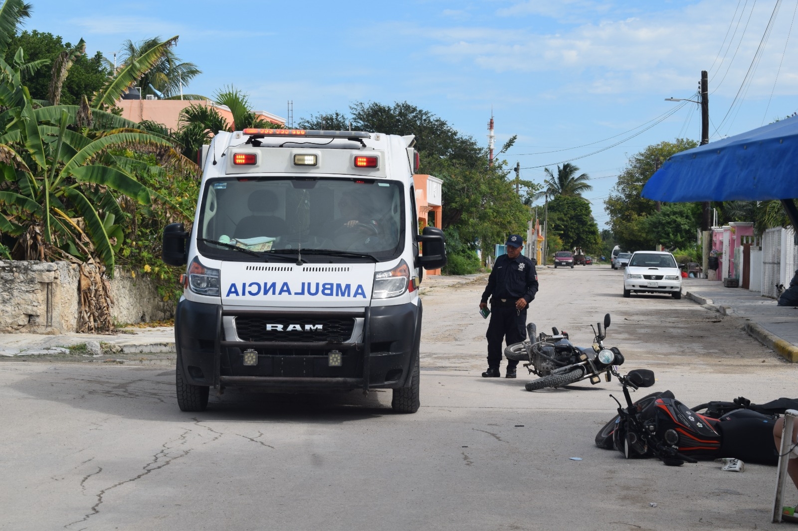 La motociclista afectada resultó con varios golpes y heridas en el cuerpo