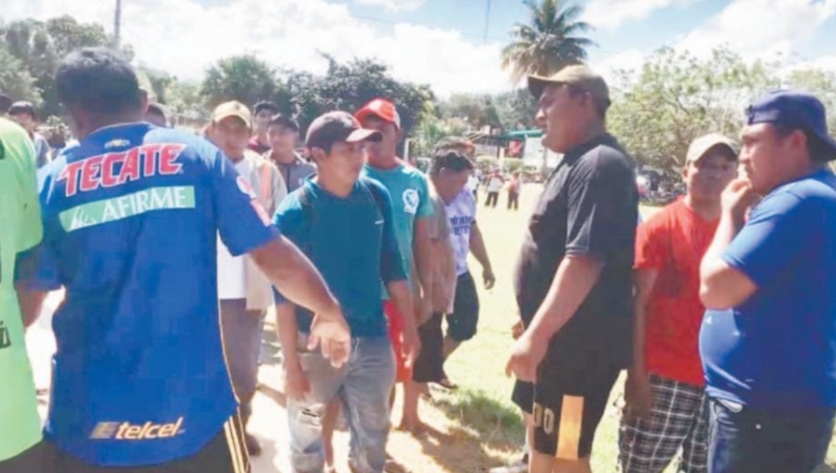 Un jugador escupió la espalda de otro al marcarle falta y comenzaron las discusiones y amenazas