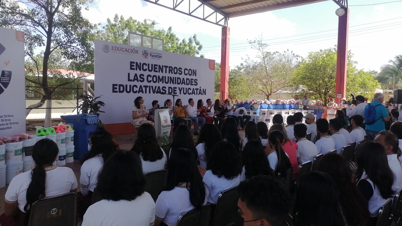 La Titular de la SEP se encuentra al Sur de Mérida