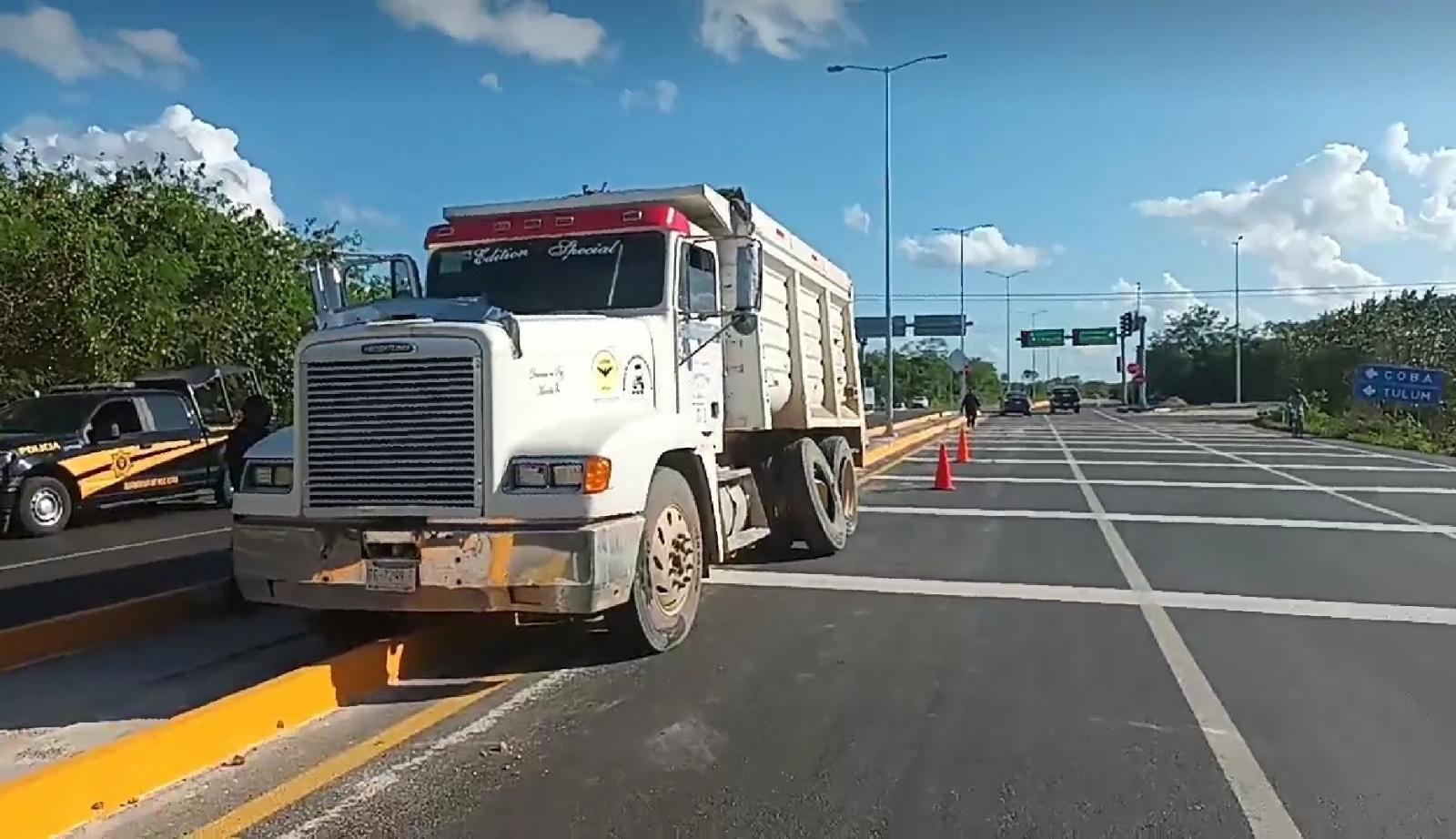 El volquete se dirigía hacia el poblado de Tesoco; por fortuna no hubo lesionados