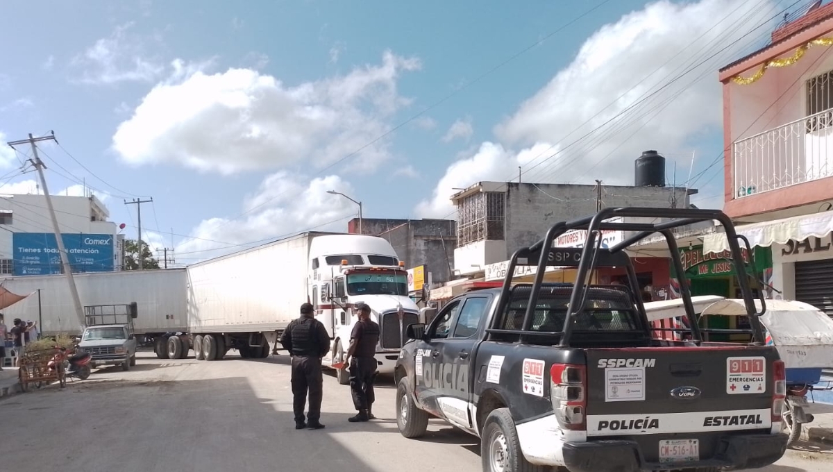 El chofer del tráiler de dio a la fuga a bordo de un taxi