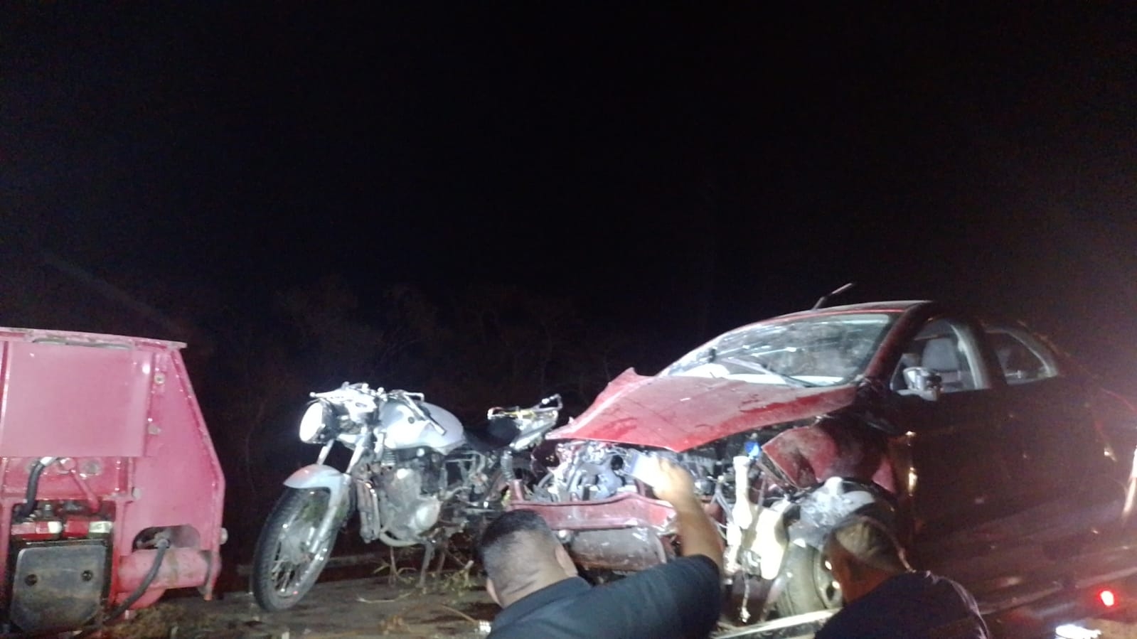 Conductor arrastra a motociclista en la carretera Motul-Mérida