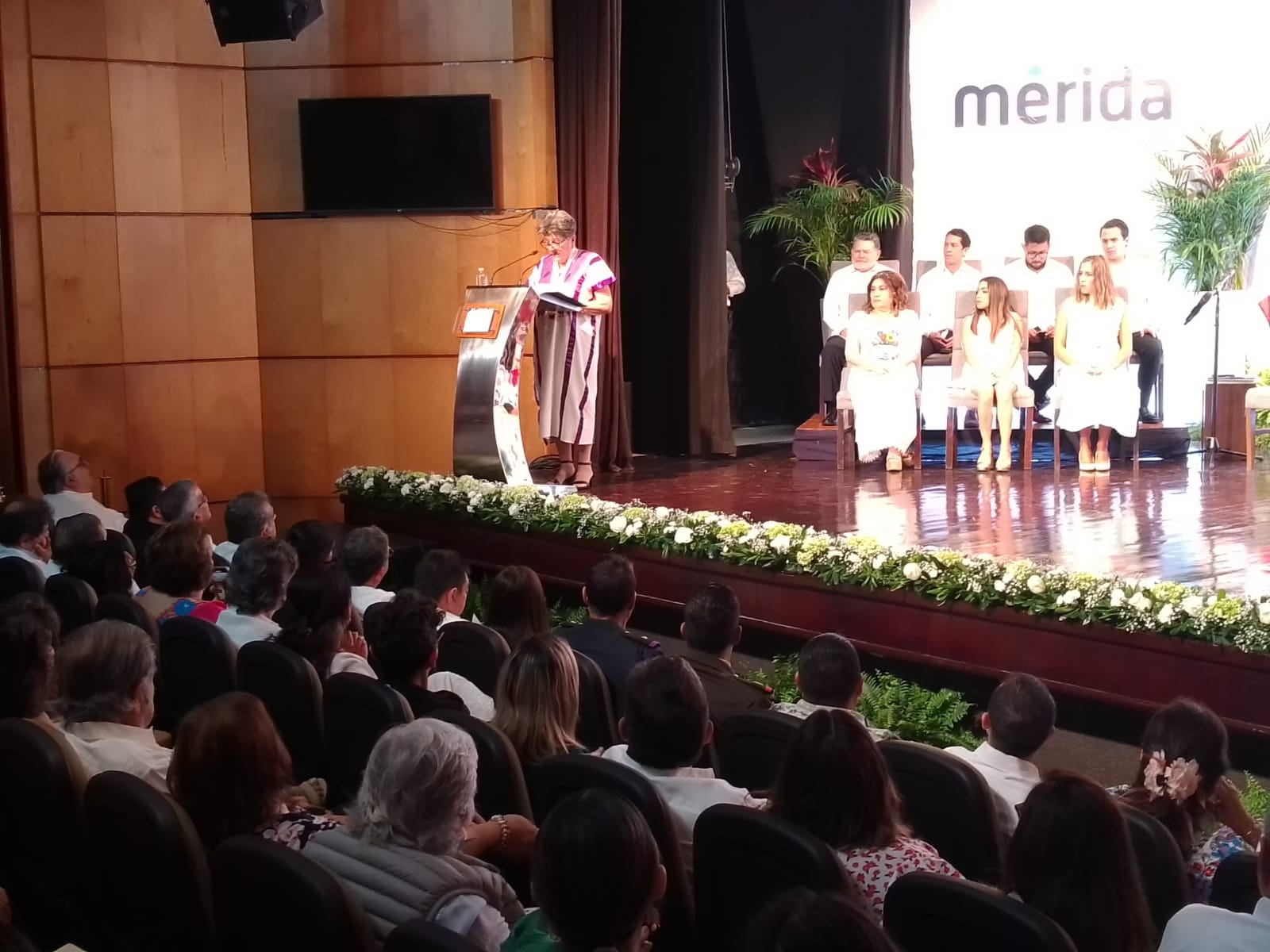 La medalla fue entregada en el Centro Cultural Olimpo de Mérida