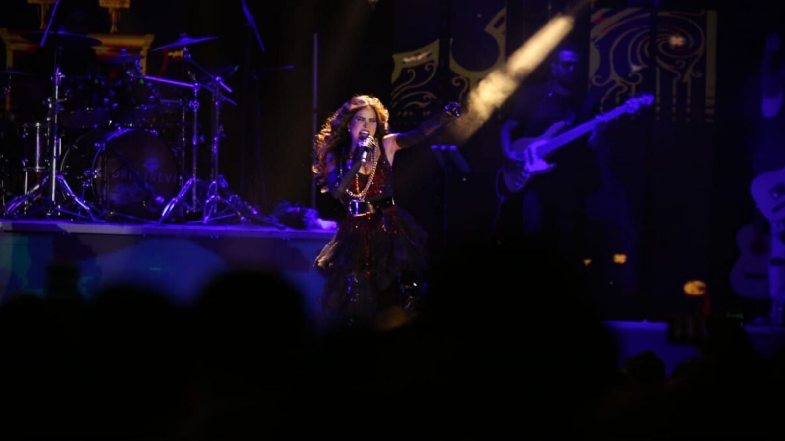 Gloria Trevi brilla en concierto después de la coronación de los Reyes del Carnaval de Mérida 2023