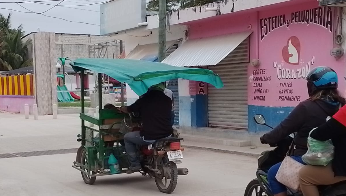 La unidades se pueden ver sin personas o estacionados por la falta de pasaje