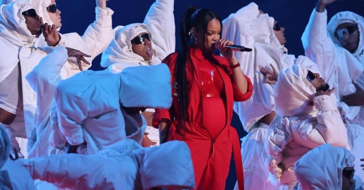 Rihanna se presentó en el Super Bowl