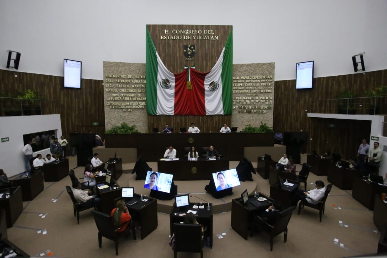 La comparecencia de los funcionarios estatales se llevó a cabo en el Congreso de Yucatán