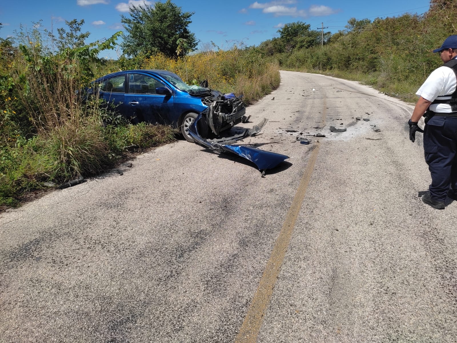 Muere conductor al estrellarse con un camión en Candelaria