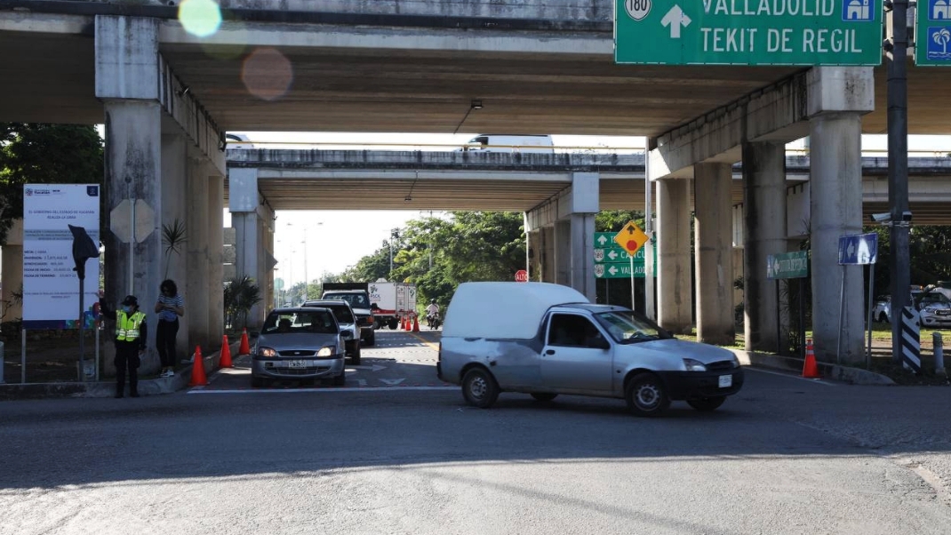 Muchos son los carros que circulan por las calles de Mérida, pero solo uno se roba la mirada de los transeúntes y automovilistas