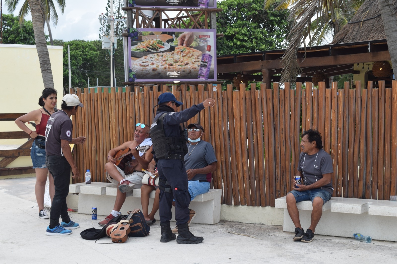 Los marineros aseguran que nunca piden caridad, ni hostigan a turistas