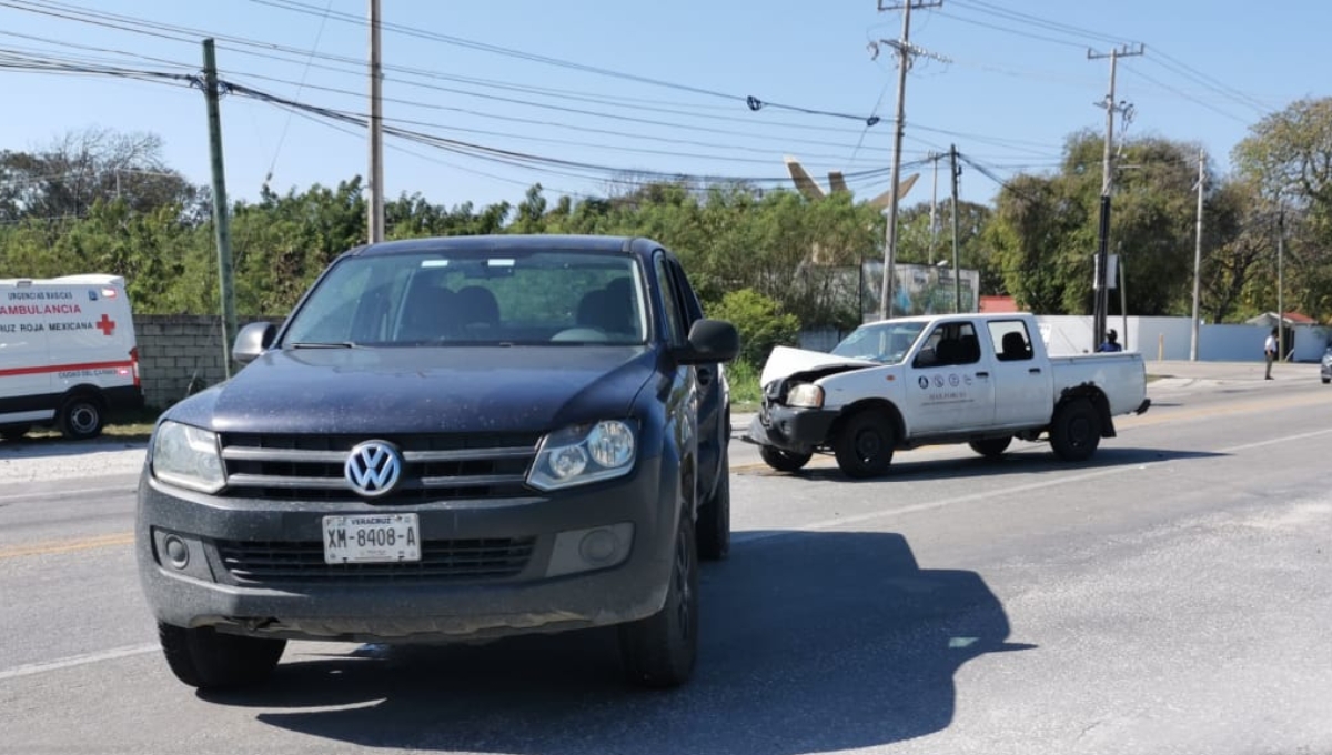 Policía Municipal abanderaron en el lugar para evitar otro accidente mientras llegaban a un acuerdo